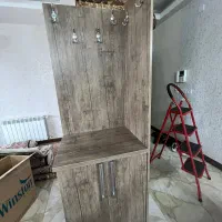 جاکفشی و جالباسی ایستاده