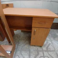 تخت نوجوان به همراه تشک و میز تحریر بسیار تمیز