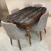 میز ناهارخوری‌ و توستر