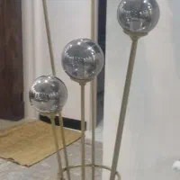 آباژور  کنار سالنی ایستاده فلزی|چراغ خواب و آباژور|هشتگرد, شهرک ولیعصر (مصلی)|دیوار