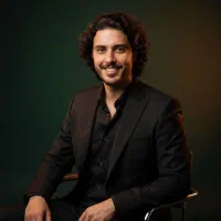 تولید عکس با هوش مصنوعی|تابلو، نقاشی، عکس|تهران, راه آهن|دیوار