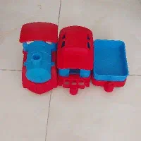 یک قطار و یک خودکار عروسکی