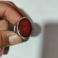 انگشتر قرمز و سبز