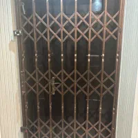 در به همراه آکاردیون