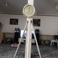 ساعت سه پایه تمیز و نو