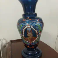 یک عدد گلدان و سرویس چایخوری