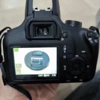 Canon 4000D به‌همراه لنز 18-55