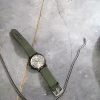 ساعت به همراه گردنبند