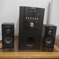 اسپیکر کامپیوتردرحدنو.میز بزرگ کامپیوتر