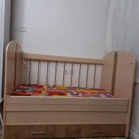 تخت کودک با تشک|تخت و صندلی بچه|قم, زنبیل آباد|دیوار