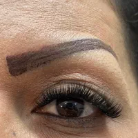 کاشت مژه طبیعی با یکماه ماندگاری