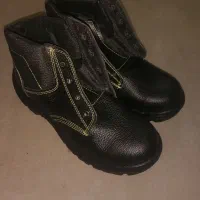 لباس کار(کفش کار ایمنی)