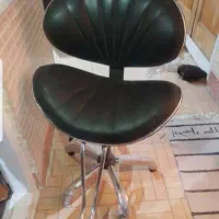 فروش میز ناخن وتعدادی رنگ مو پلمپ،صندلی کوپ  جکدار