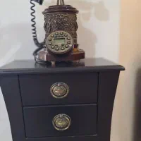 میز تلفن همراه با تلفن سنتی