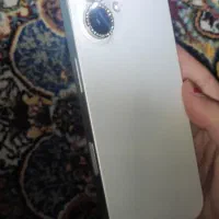 آیفون ۱۶ نرمال سفید ،سایکل ۷۰ و باتری ۱۰۰ کاملا نو