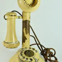 دو خط تلفن ثابت با شماره‌های رند و زیبا