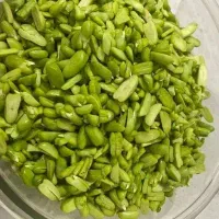 باقالی پاک میکنم