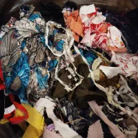 دور ریز و خورده پارچه|لوازم خیاطی و بافتنی|شیراز, کوشک میدان|دیوار