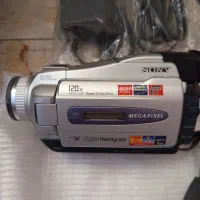 دوربین فیلم‌برداری Sony ژاپن + سه پایه دوربین سفری