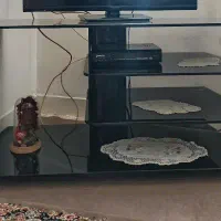 میز تلویزیون شیشه ای