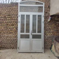 درب آلومینیومی سنگین قدیمی محکم