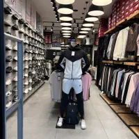 فروشنده خانم و اقا ۱۸ تا ۲۴ سال