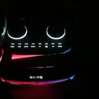 یک دستگاه اسپیکرپارتی قدتمندبیس دار