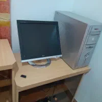 کیس پنتیوم ۴ و مانیتور