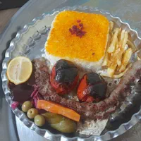 اجاره ویلای۳۰۰متری همراباغذای خانگی|اجارهٔ کوتاه‌مدت ویلا و باغ|ساری, |دیوار