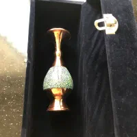 گلدان مسی فیروزه کاری با جعبه نوی نو|صنایع دستی و سایر لوازم تزئینی|تهران, نیروی هوایی (پیروزی)|دیوار