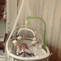 گهواره متحرک کنارمادر در حد نو و تشک بازی پیانویی|تخت و صندلی بچه|همدان, |دیوار