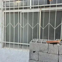 درو پنجره آلومینیوم قدیمی برا 40 سال قبل سنگین