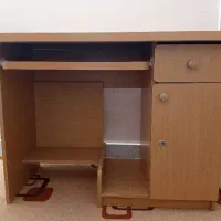 میز تحریر و کامپیوتر
