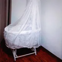 تخت یا ننو بچه در حد نو