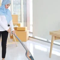 خانم برای کارهای خونه