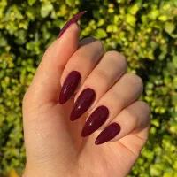 خدمات کاشت ناخن و آموزش همراه مدرک