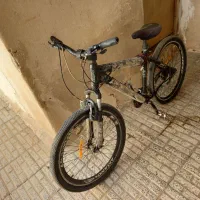 دوچرخه ۲۶ دنده ای حرفه ای مدل آمانو کارکرده و تمیر|دوچرخه، اسکیت، اسکوتر|مرودشت, کناره|دیوار