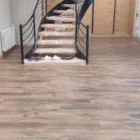 شاگرد برای نصب پارکت و...