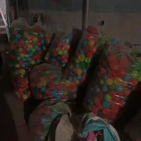 حدودا2تا3هزار توپ استخری