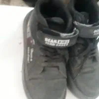 کفش کتانی|کیف، کفش، کمربند|رشت, استقامت ۲|دیوار