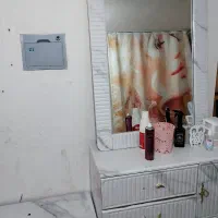 وسایل آرایشگاه آینه وکنسول ودستگاه تتو