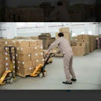 کارگر انبار و کارگر خط تولید