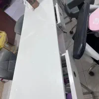 میز ناخنکار|آرایشگاه و سالن‌های زیبایی|سنندج, |دیوار