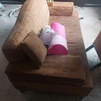 مبلمان چهار نفره ....یک‌مبل سه نفره و یک‌مبل تکی