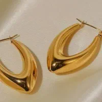 یک لنگه گوشواره درجم