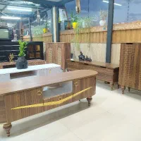 جاکفشی و میز تی وی
