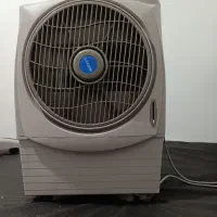 یک دستگاه کولر و پنکه پرتابل