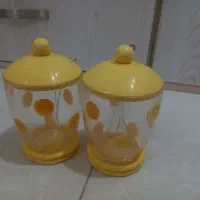 جا ادویه ای با قاشق