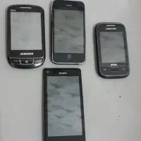 تعدادی گوشی و ماکت گوشی