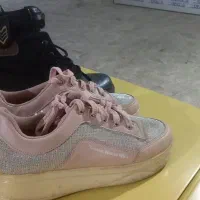 یک جفت کتانی و بوت دخترانه مشکی|کیف، کفش، کمربند|رشت, پیرکلاچای|دیوار